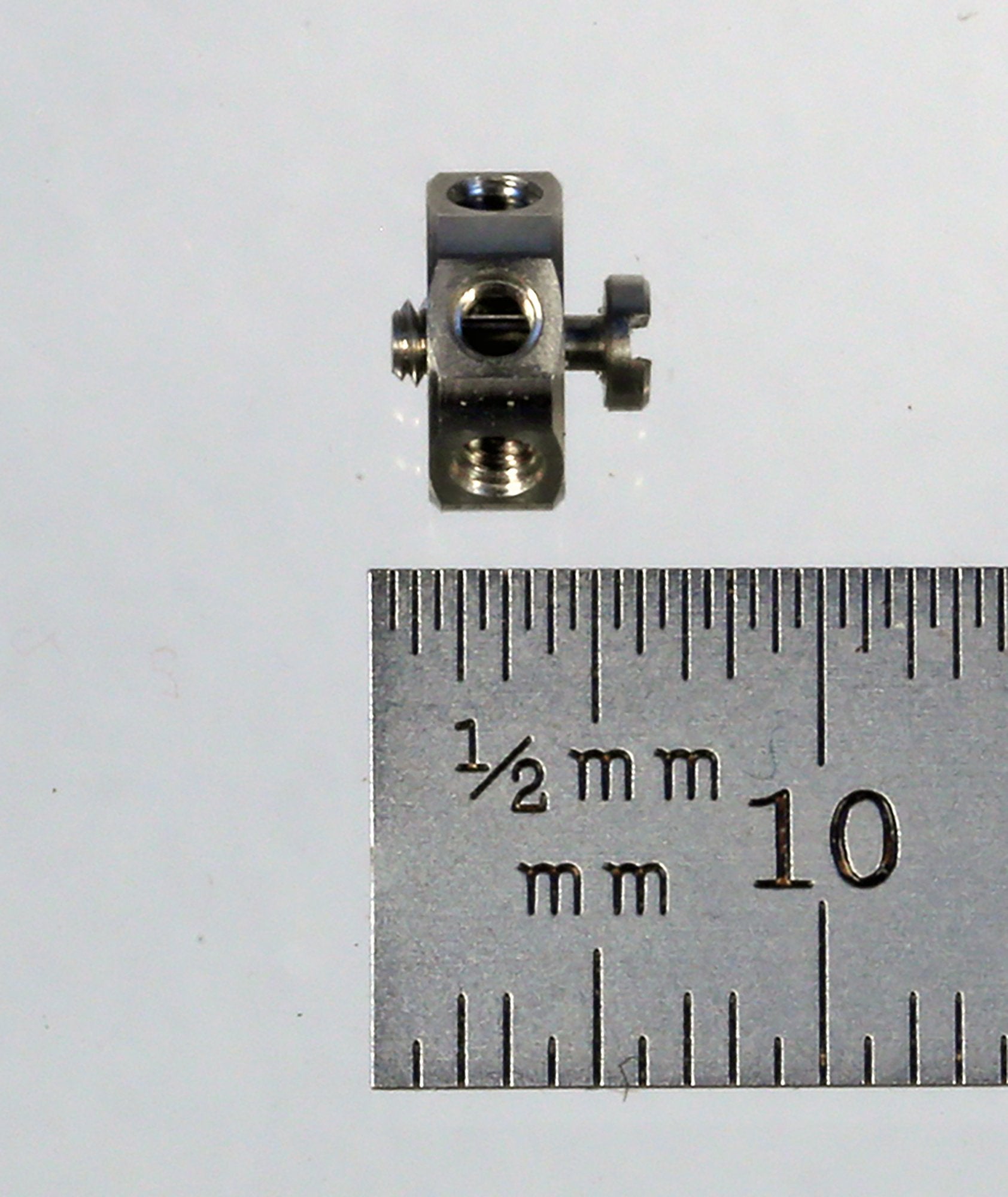 KM2-HUB-6 M2 six-sided star hub, stainless steel, with captive flat head screw.