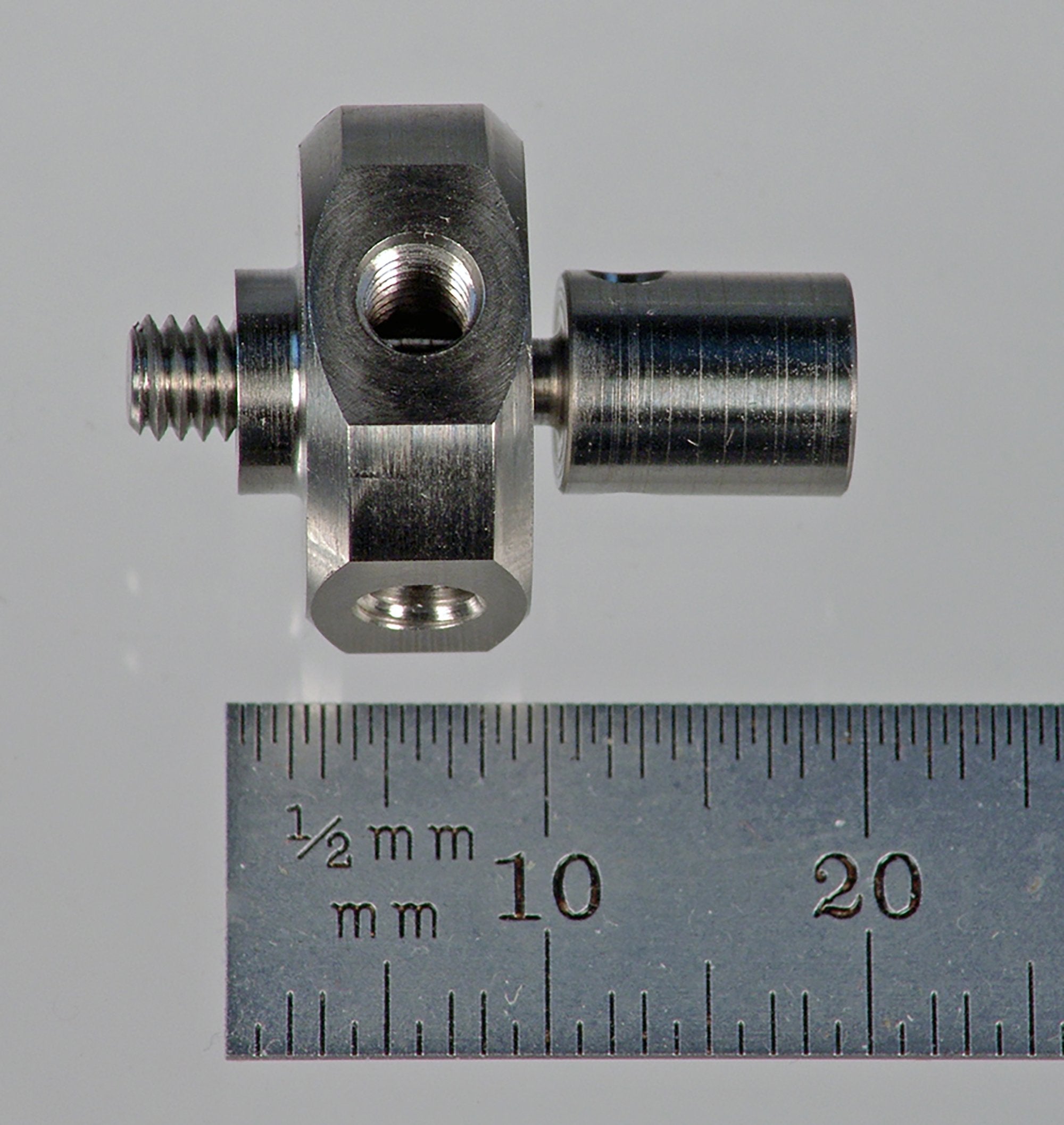 KM4-18 M4 5-way stainless steel hub, 18.0 mm long, by Q-Mark Manufacturing, Inc.