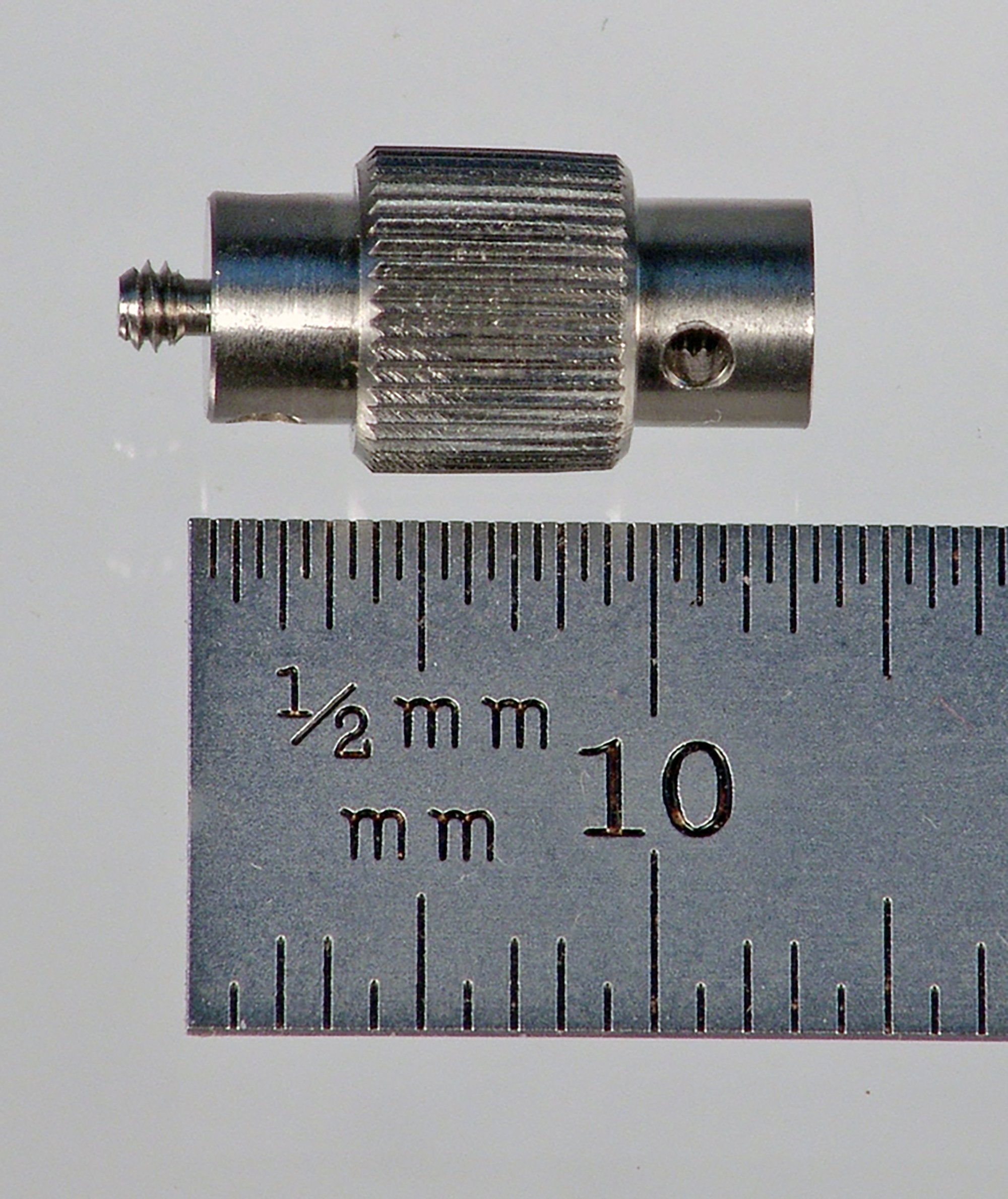 RAP-0513 M2 rotary adapter with knurled locking ring, stainless steel.