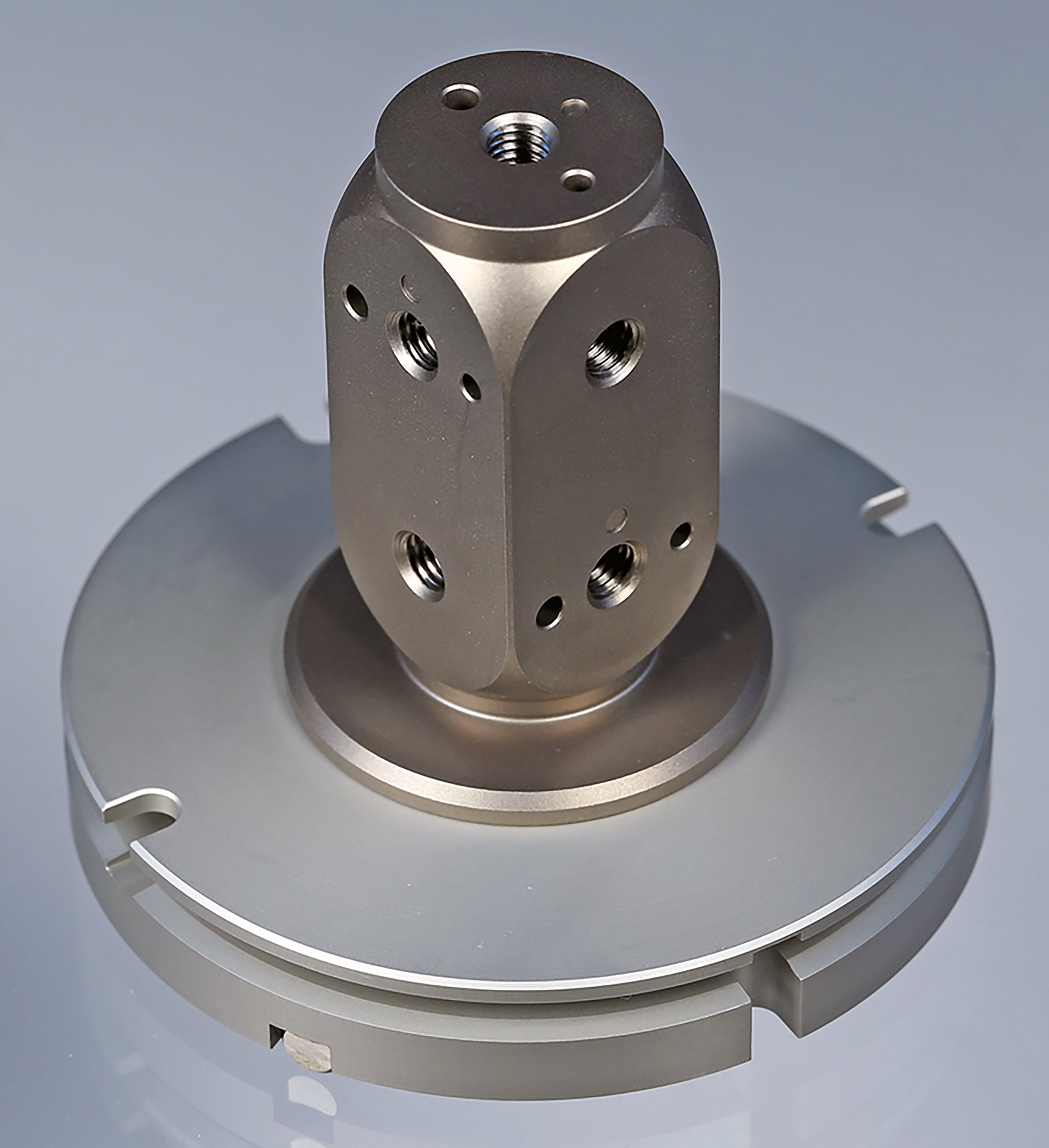 VAS-1054-PF-40 VAST adapter plate with ID chip and double Pro Fit titanium cube.