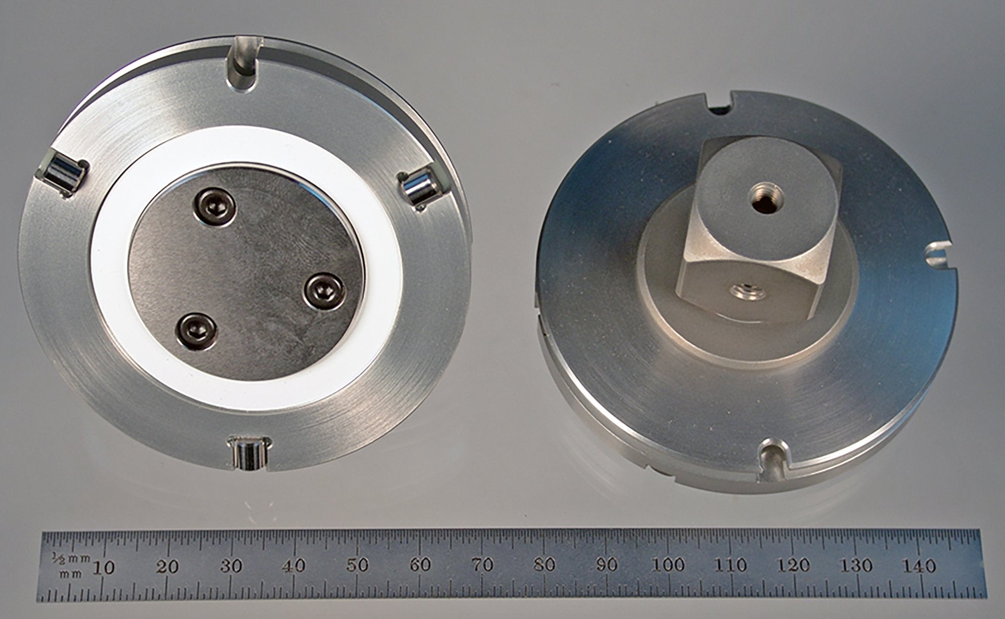 VAS-8574 VAST adapter plate with hard anodized aluminum cube, 69.0 mm diameter.