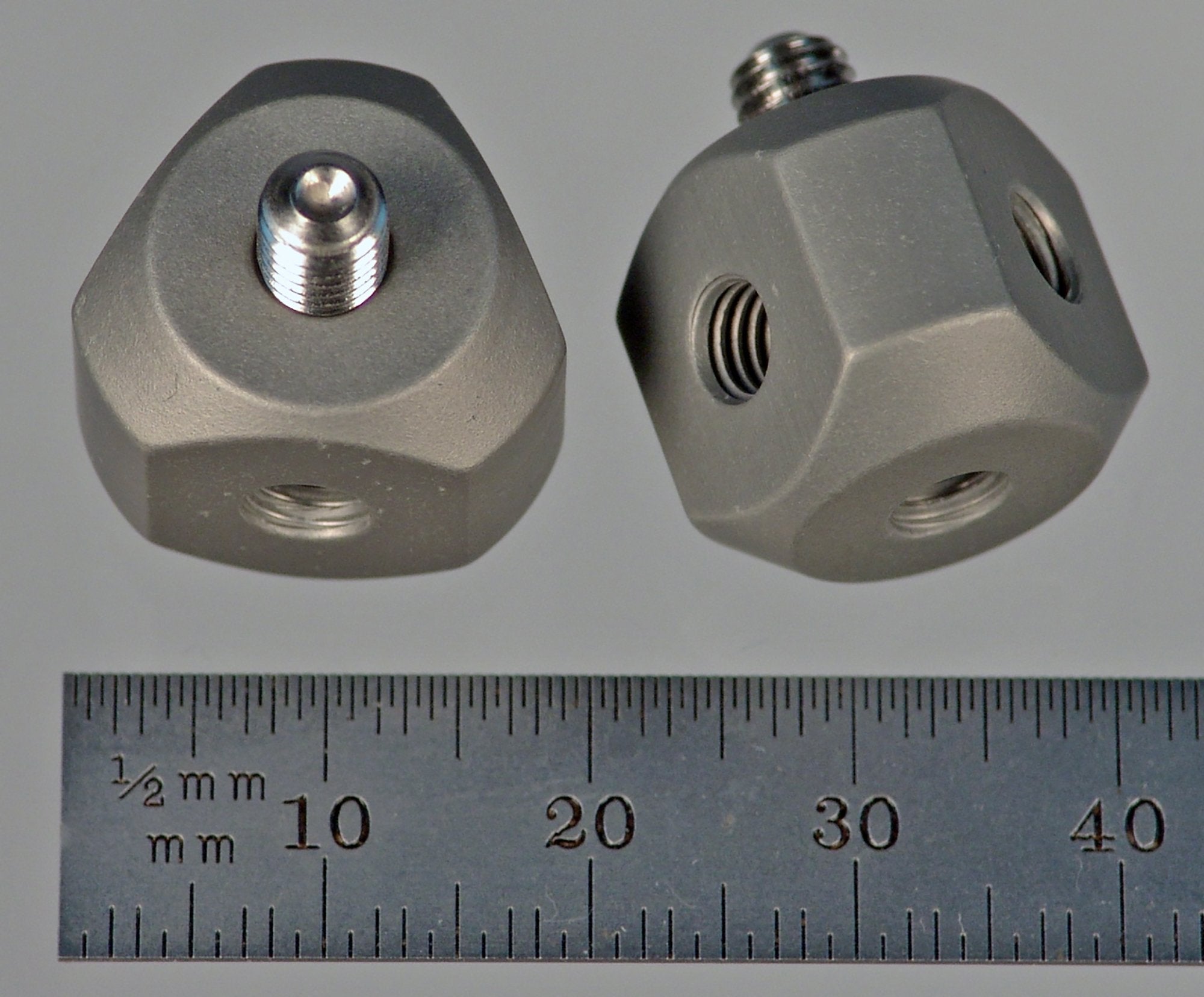 WM5-15-3 M5 cube, five-sided, hard anodized aluminum with stainless M5 thread.
